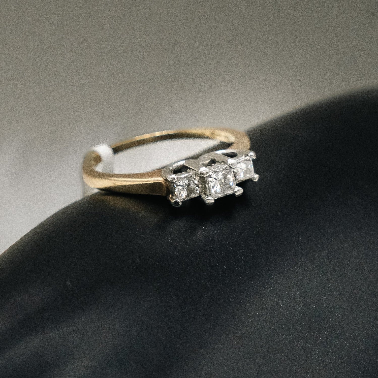 Diamonds Trio Engagement Ring 14K Yellow Gold / 3.5gr / Size 6.5