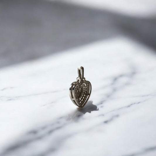 14K White Gold Diamond Heart Pendant Ct Dia / 1.6gr