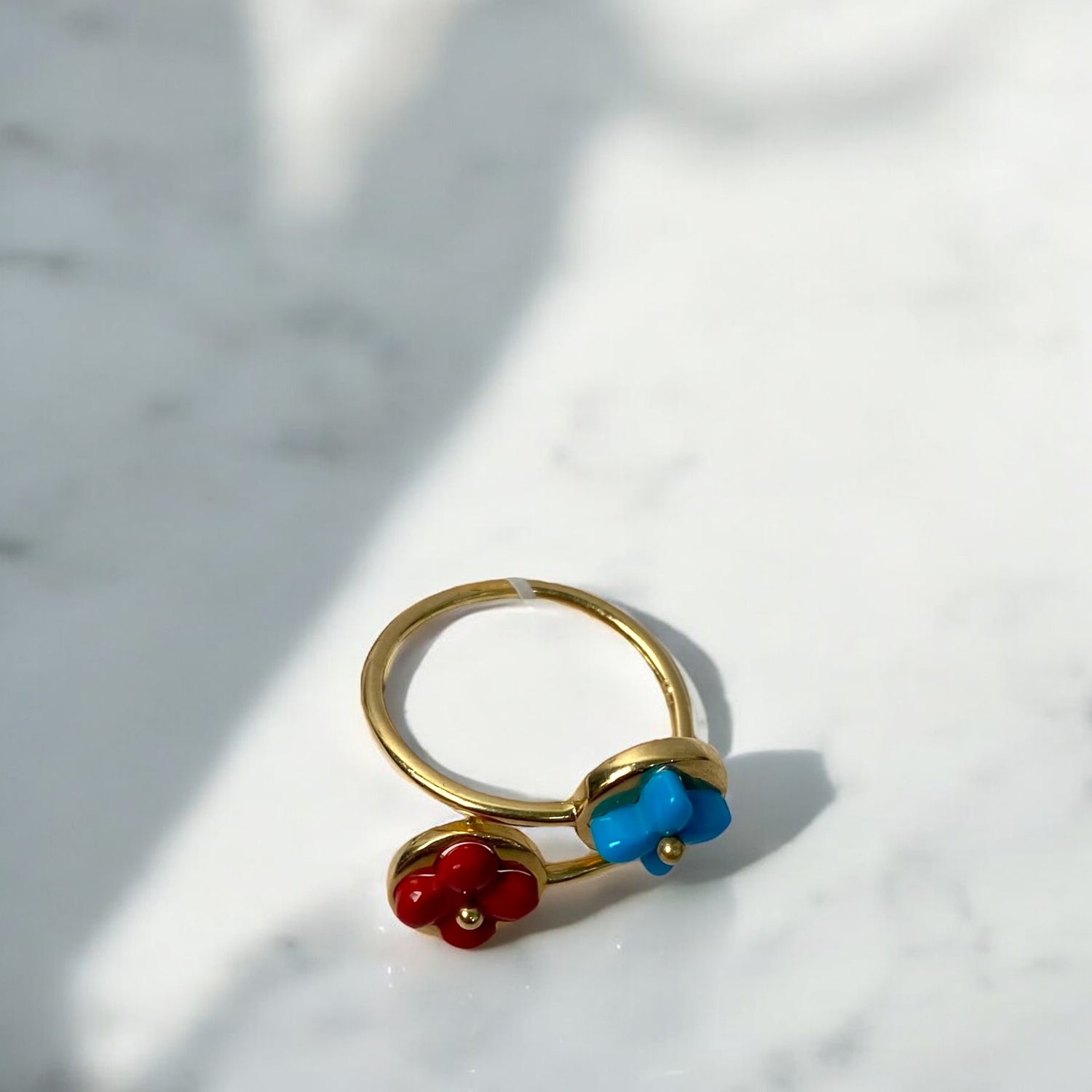 14K Yellow Gold Flower Red/Blue Ring / 2.4gr / Size 7.5