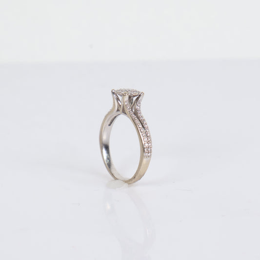 Women Engagement Ring 14K White Gold With Diamonds / 3.5gr / Size 6.5