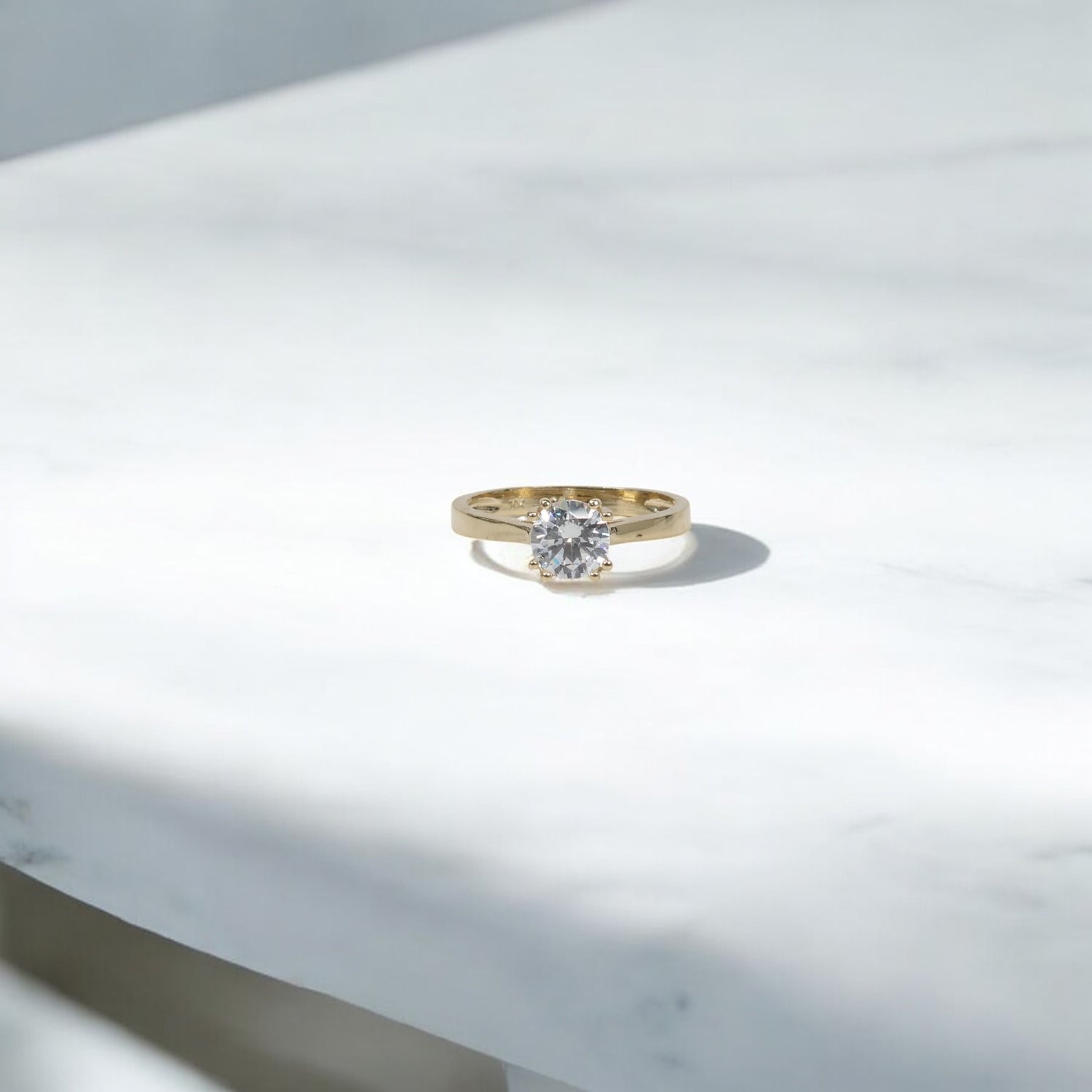 10K YG Luxury Round Solitaire Rings / 2.2gr / Sz 7 / White Zircons