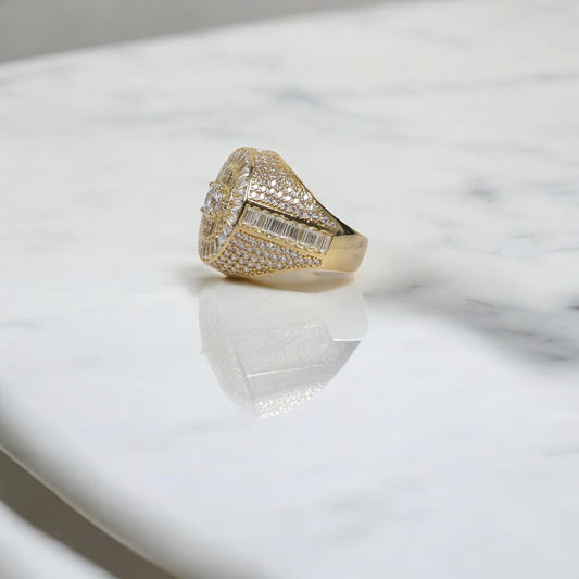 10K YG Luxury Round Rings / 9.55gr / Sz 9.5 / White Zircons