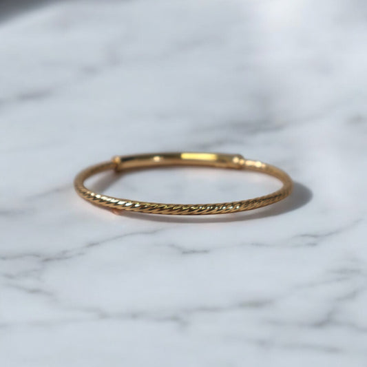 10K YG Luxury Bangle Bracelet / 5.54 / 20
