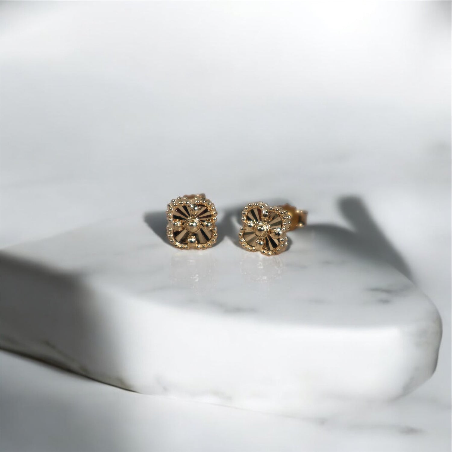 14K YG Diamond Cut Clover Stud Earrings / 1.72gr / 6.6mm