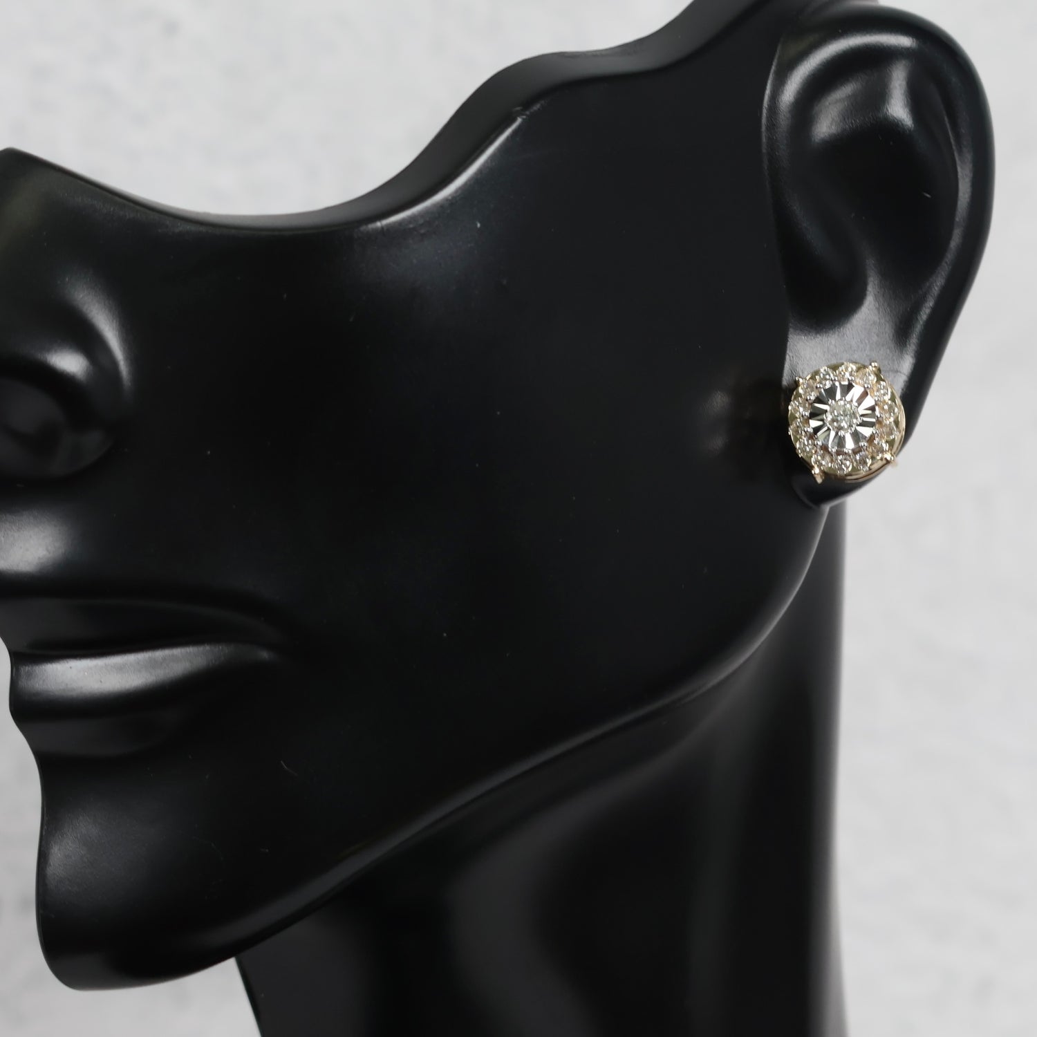 14K YG Diamond Circle Luxury Stud Earrings / 2.1gr / 8mm / 0.55Ct Dia