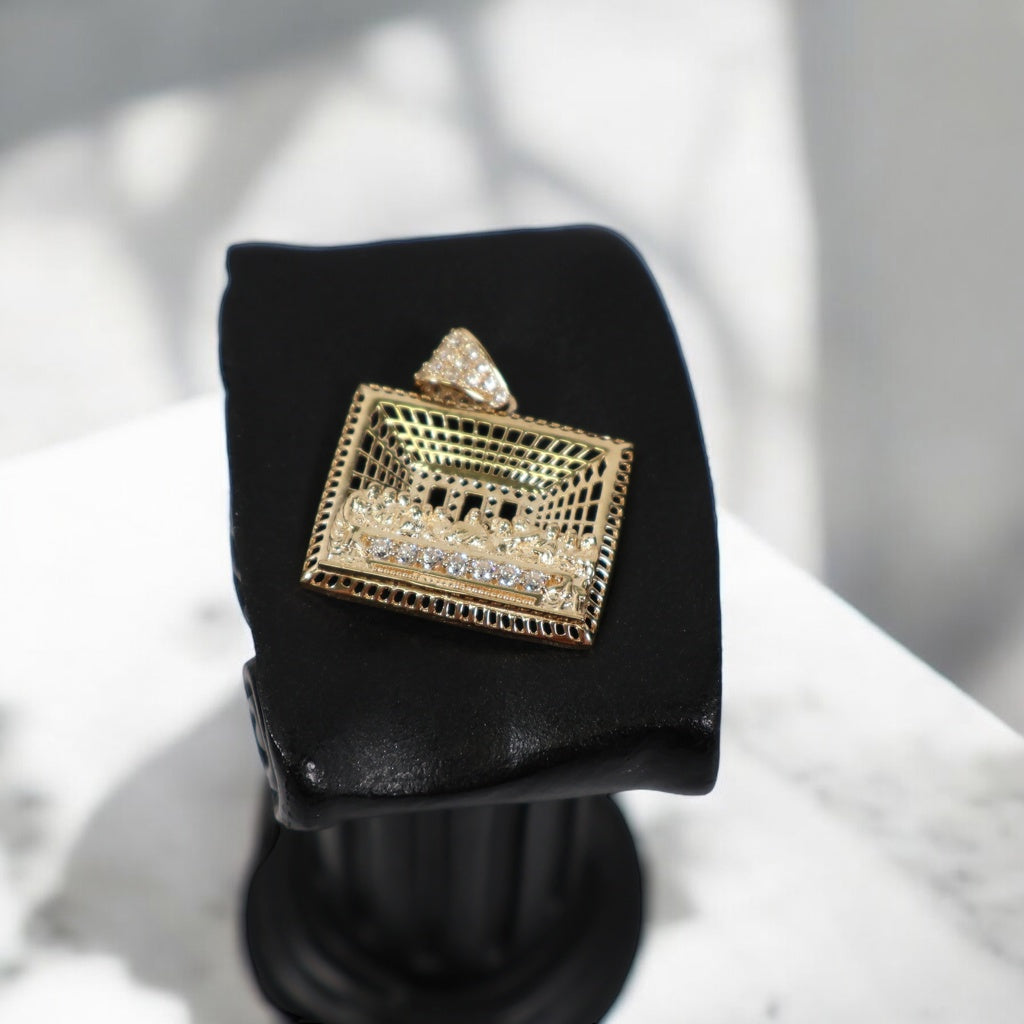 10K YG Last Supper Pendant / 3.16gr / 1.2in