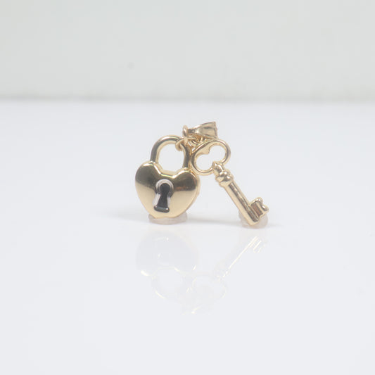 14K 2 Tone Heart Lock And Key Pendant / 1.5gr / 0.6in /