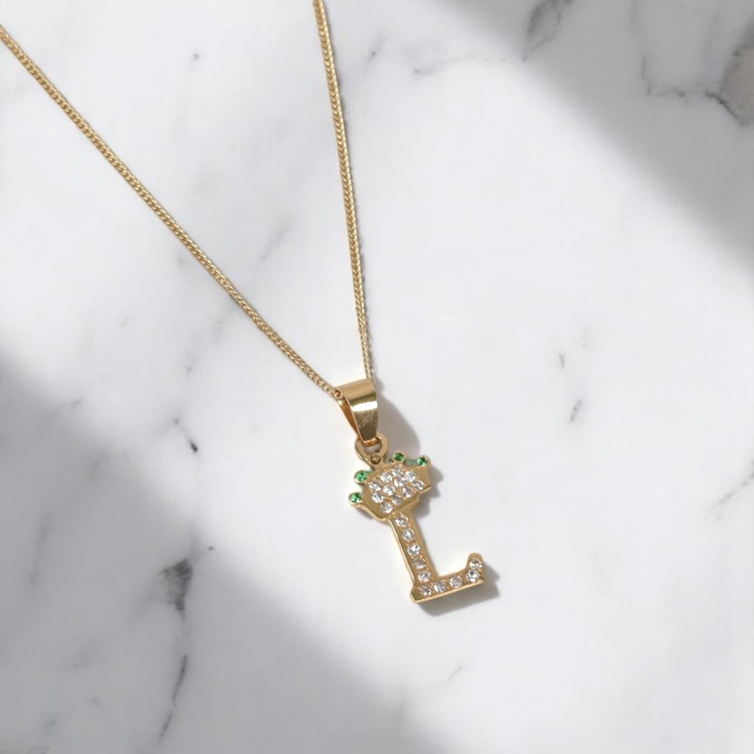 18K YG Letter L With Crown Set Jewelry / 2.94gr / 1mm / 20in / White/Green Zircons