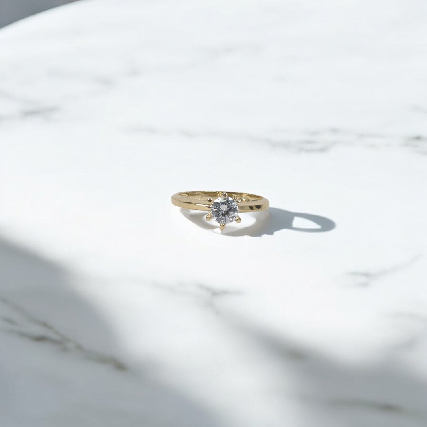 10K YG Fashion Solitaire Rings / 1.71gr / Sz 6 3/4 / White Zircons