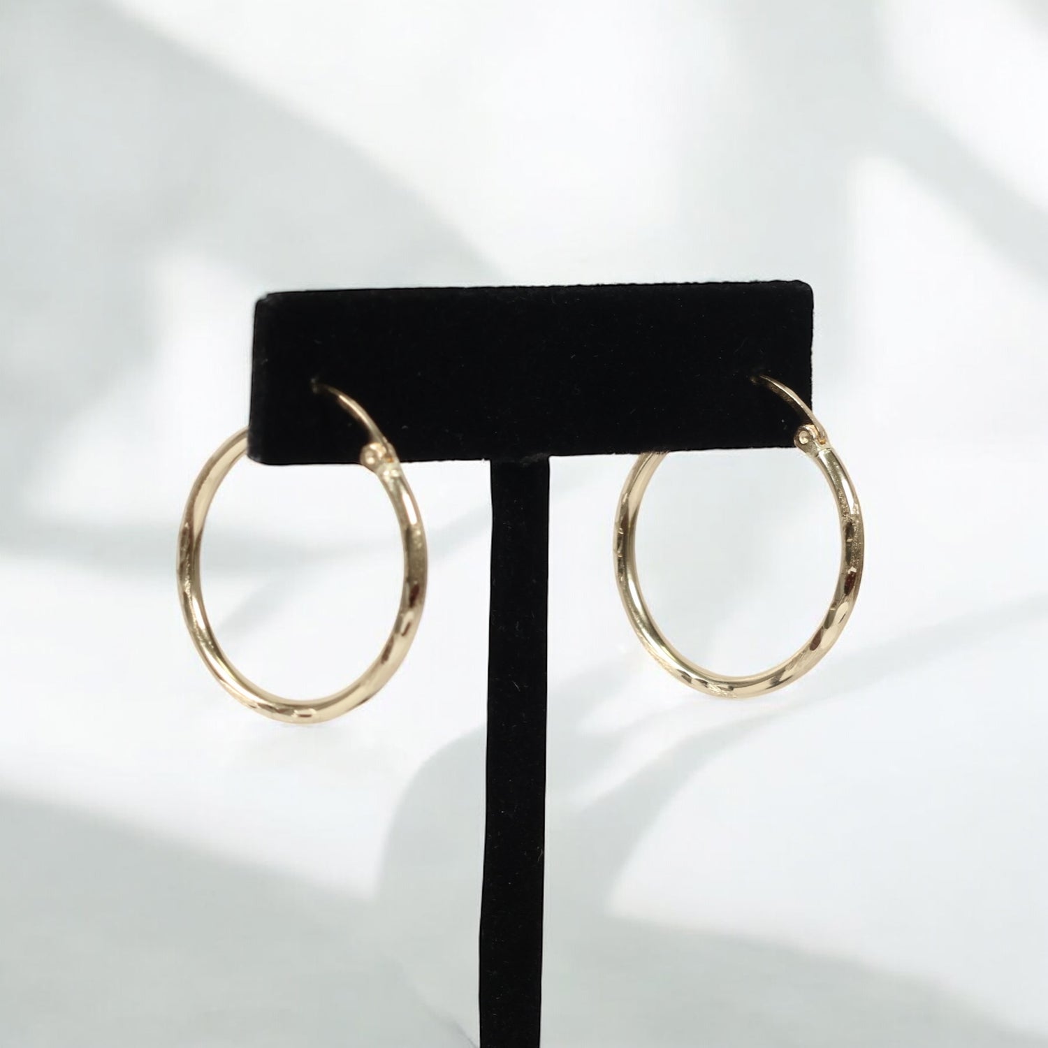 14K YG Luxury Hoop Earrings / 1.71gr / 1.1in /