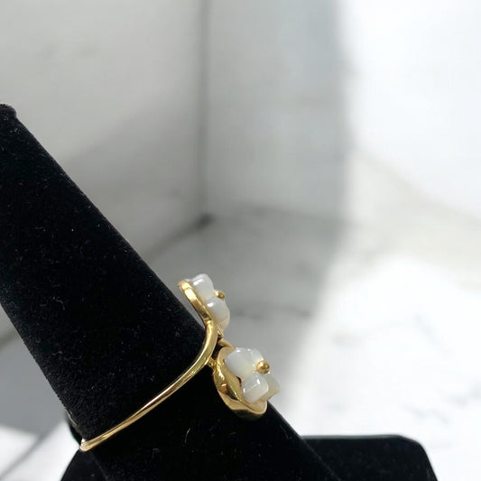 14K Yellow Gold Flower White  Ring / 2.6gr / Size 7.5