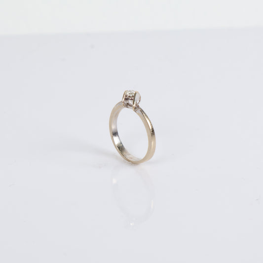 Women Engagement Ring 14K White Gold Round Diamond / 2.6gr / Size 6