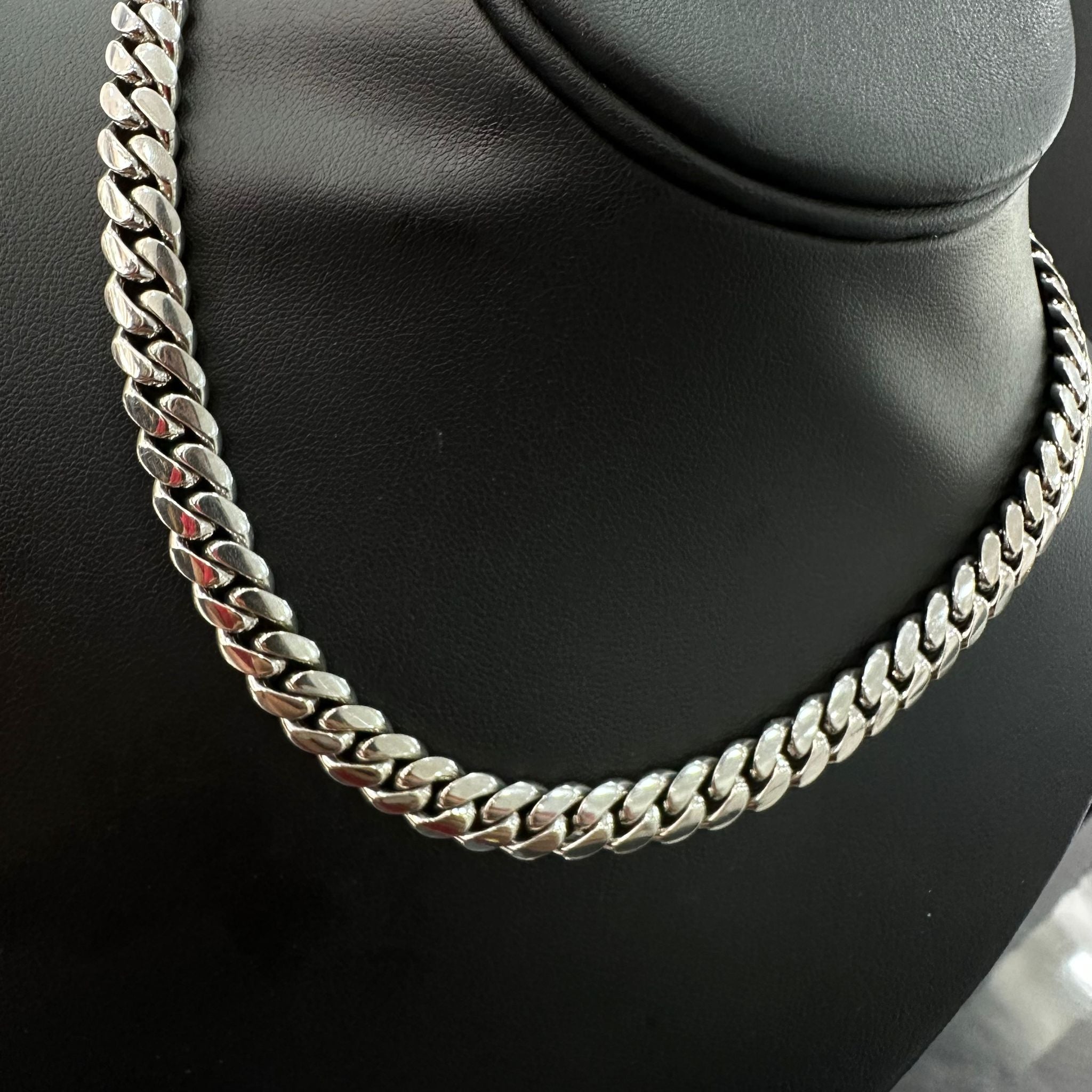 10K White Gold Cuban Links / 127gr / 9mm / 23in