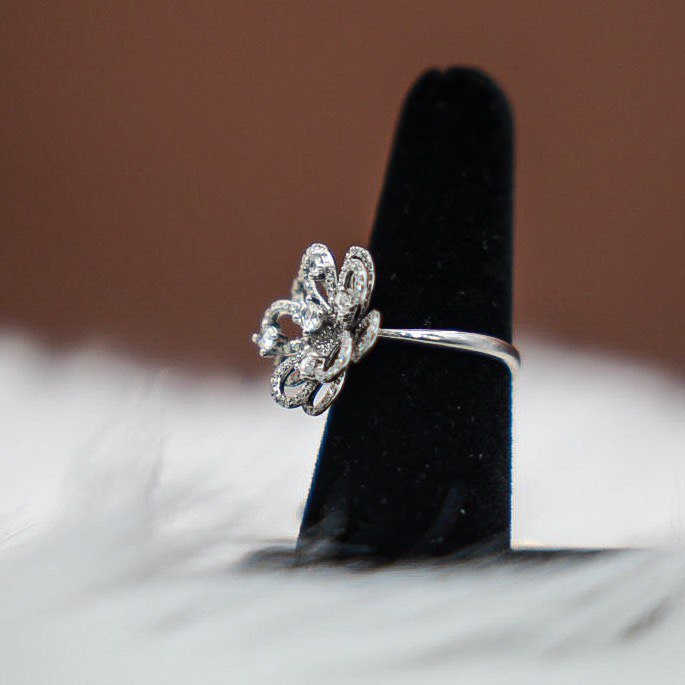 Flower Ring 14K White Gold With Diamonds / 4gr / Size 7