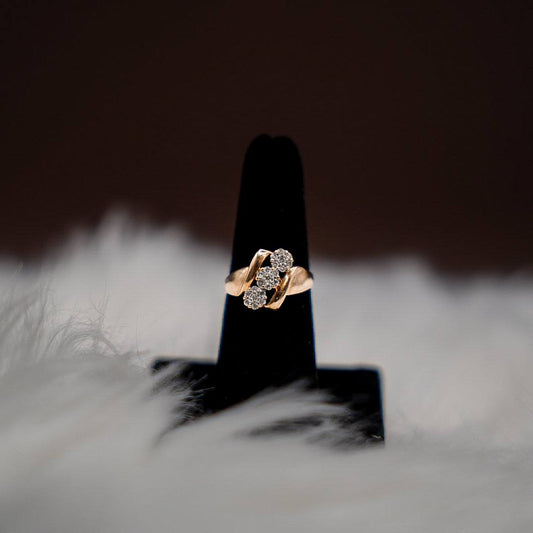 Little Flowers Ring 10K Yellow Gold With Diamonds / 2.2gr / Size 6.5