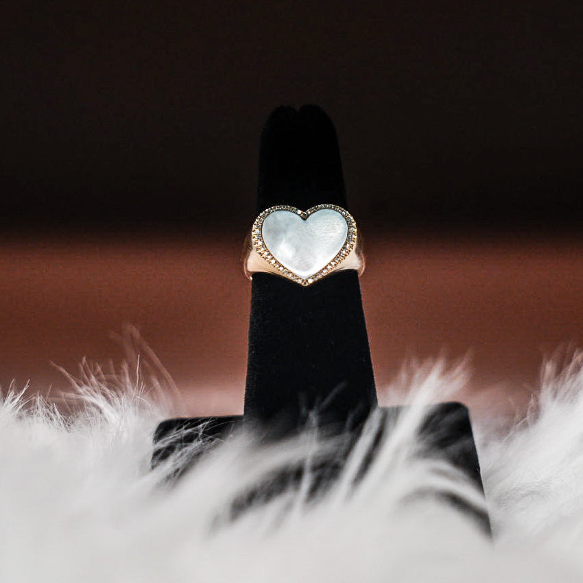 White Heart Ring 14K Yellow Gold With Diamonds / 5.5gr / Size 6
