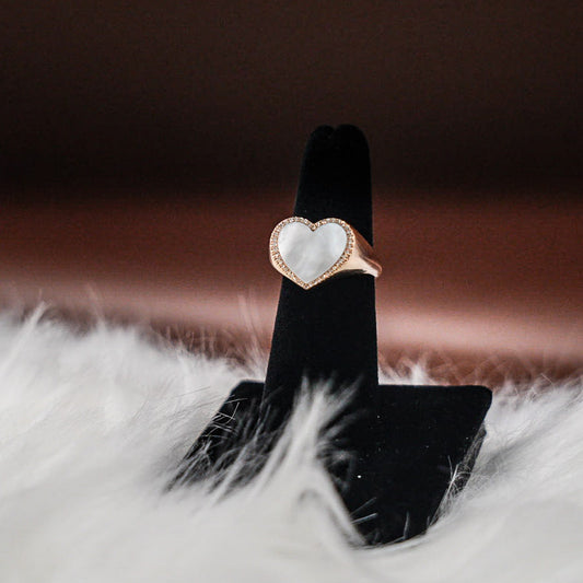 White Heart Ring 14K Yellow Gold With Diamonds / 5.5gr / Size 6