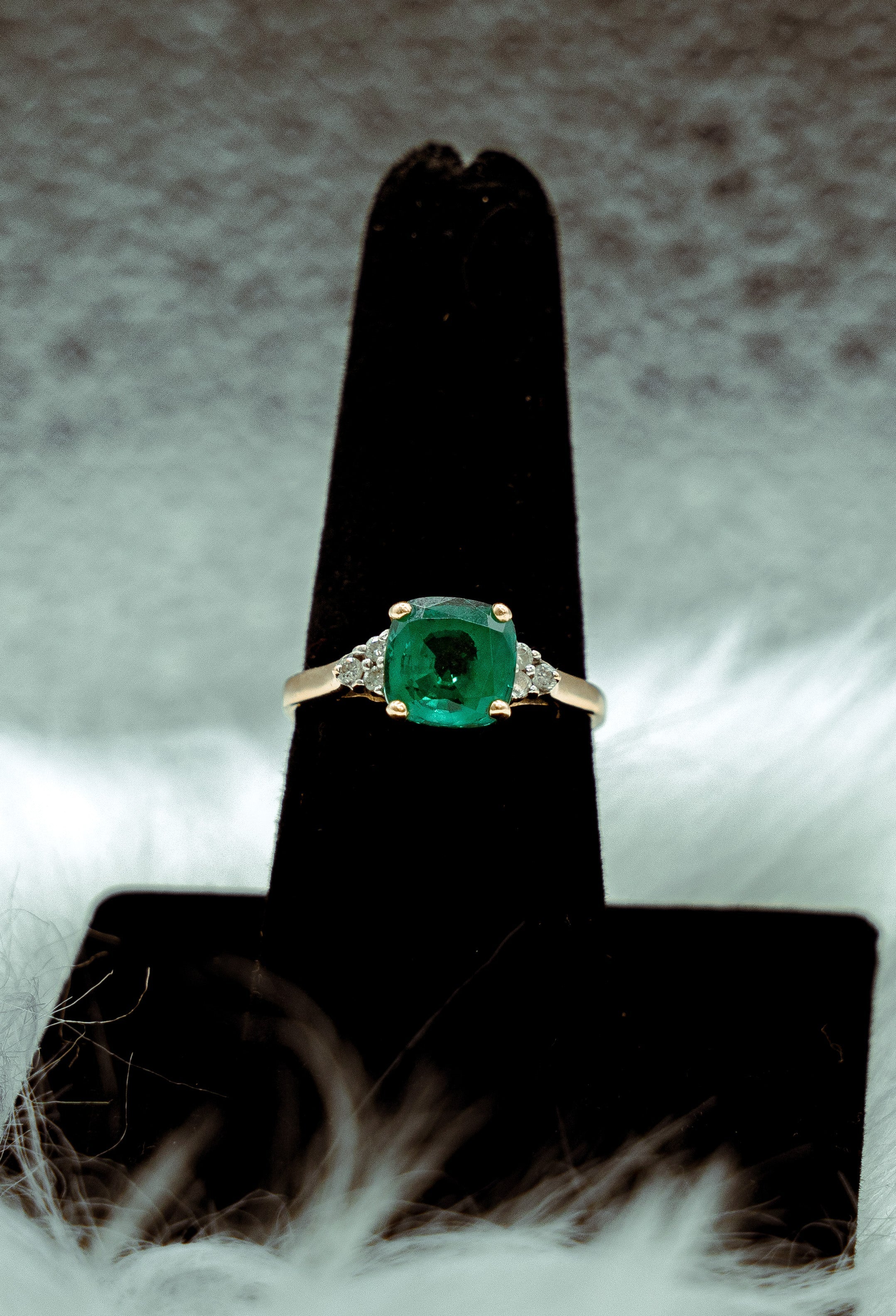Emerald Ring 14K Yellow Gold With Diamonds / 3gr / Size 8.5