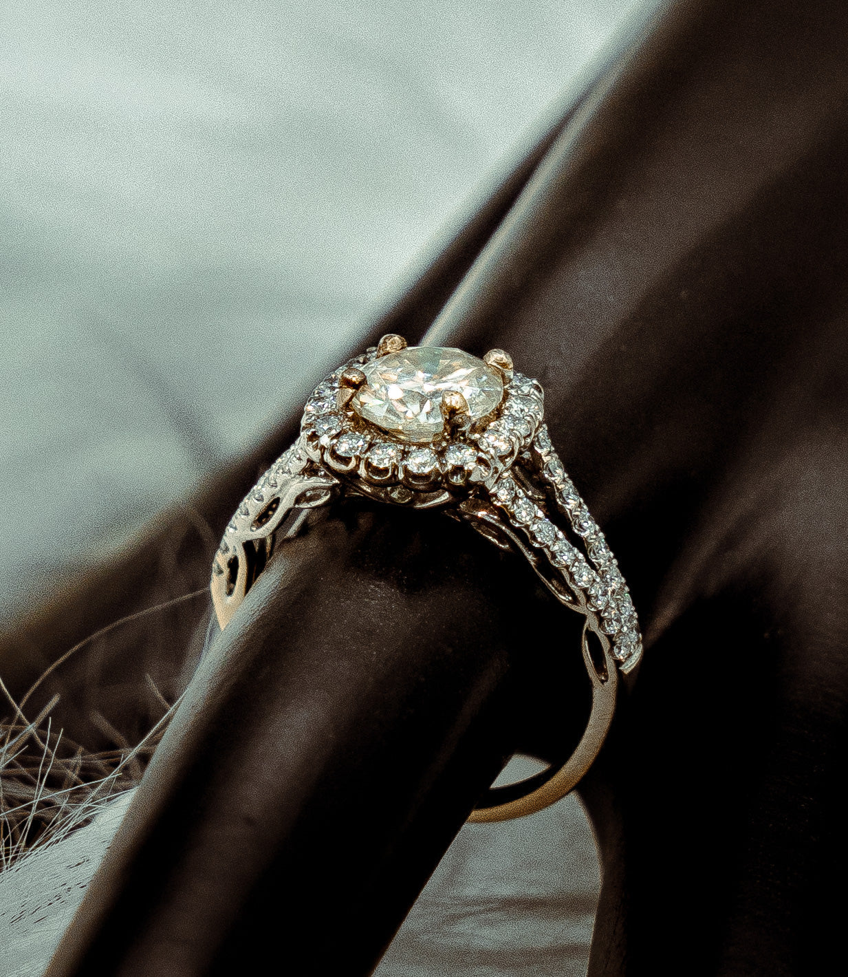 Moissanite Engagement Ring 18K White Gold With Diamonds / 3.9gr / Size 6.5