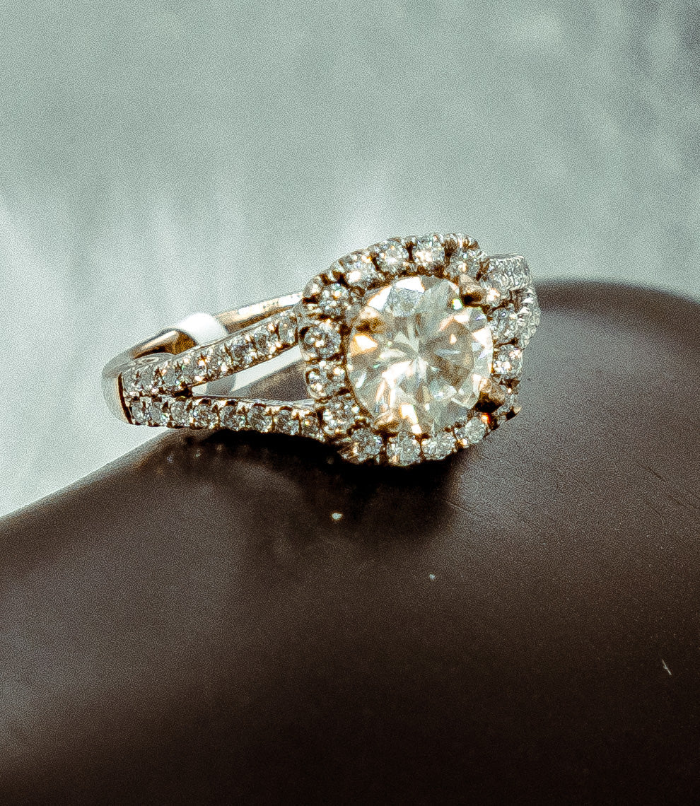 Moissanite Engagement Ring 18K White Gold With Diamonds / 3.9gr / Size 6.5