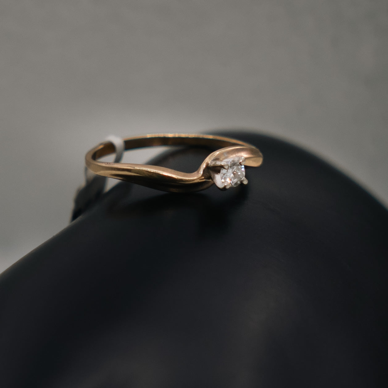 Single Diamond Engagement Ring 14K Yellow Gold / 1.5gr / Size 6