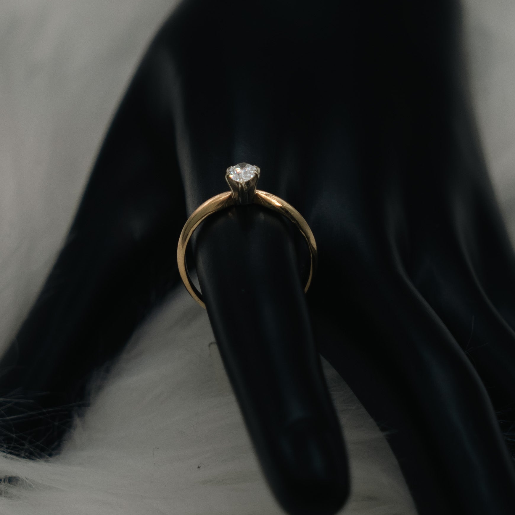 Single Diamond Engagement Ring 14K Yellow Gold / 1.5gr / Size 6