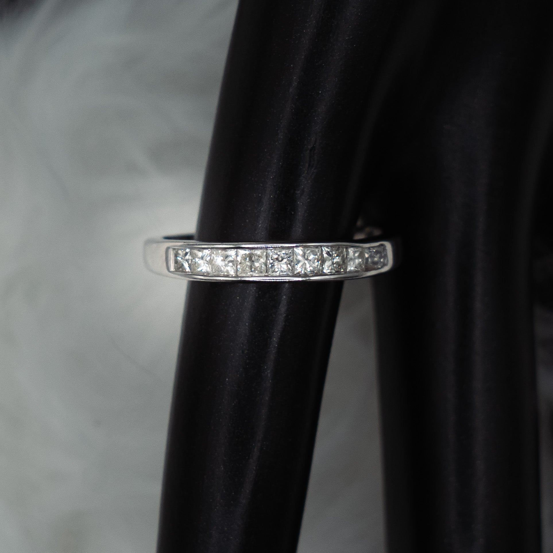 Women Diamonds Engagement Ring 14K White Gold / 2.8gr / Size 10