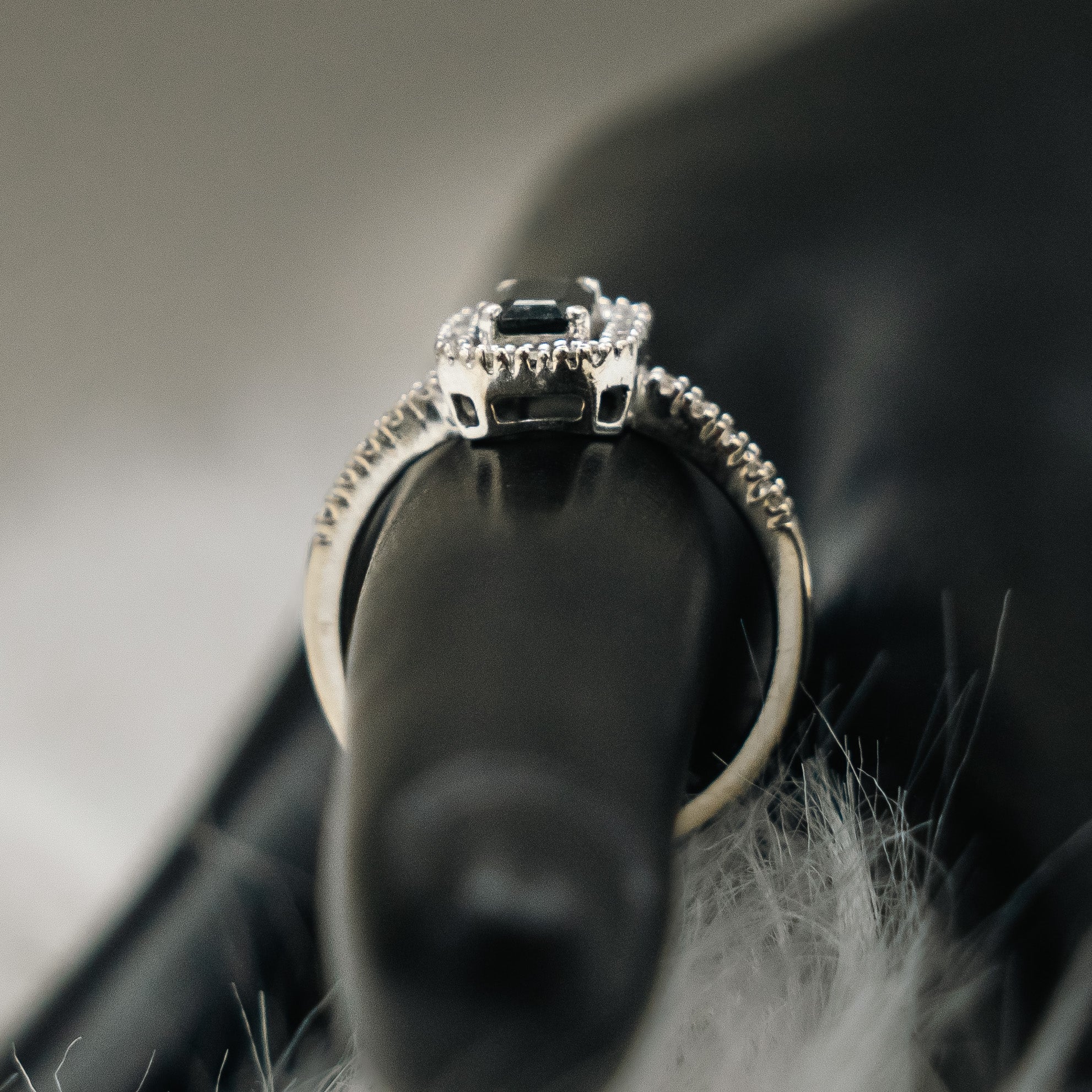 Black Diamonds Engagement Ring 14K White Gold / 2.6gr / Size 7