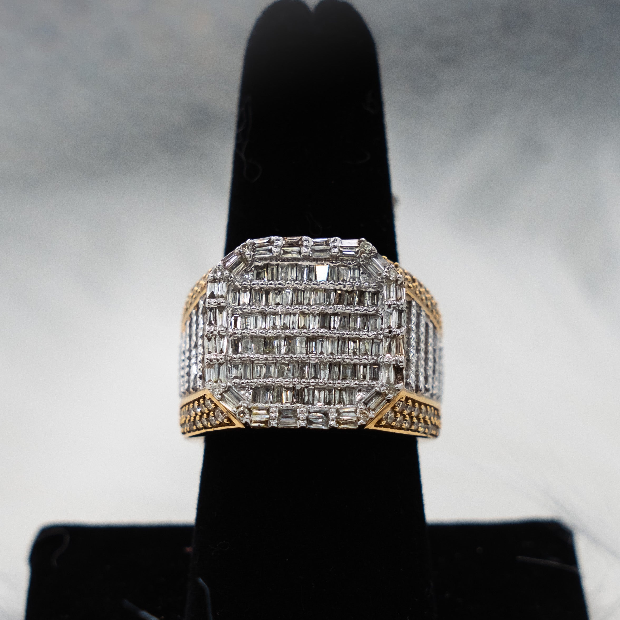 Square Ring 10K Yellow Gold With Diamond Baguette 2,70ct / 12.9gr / Size 8