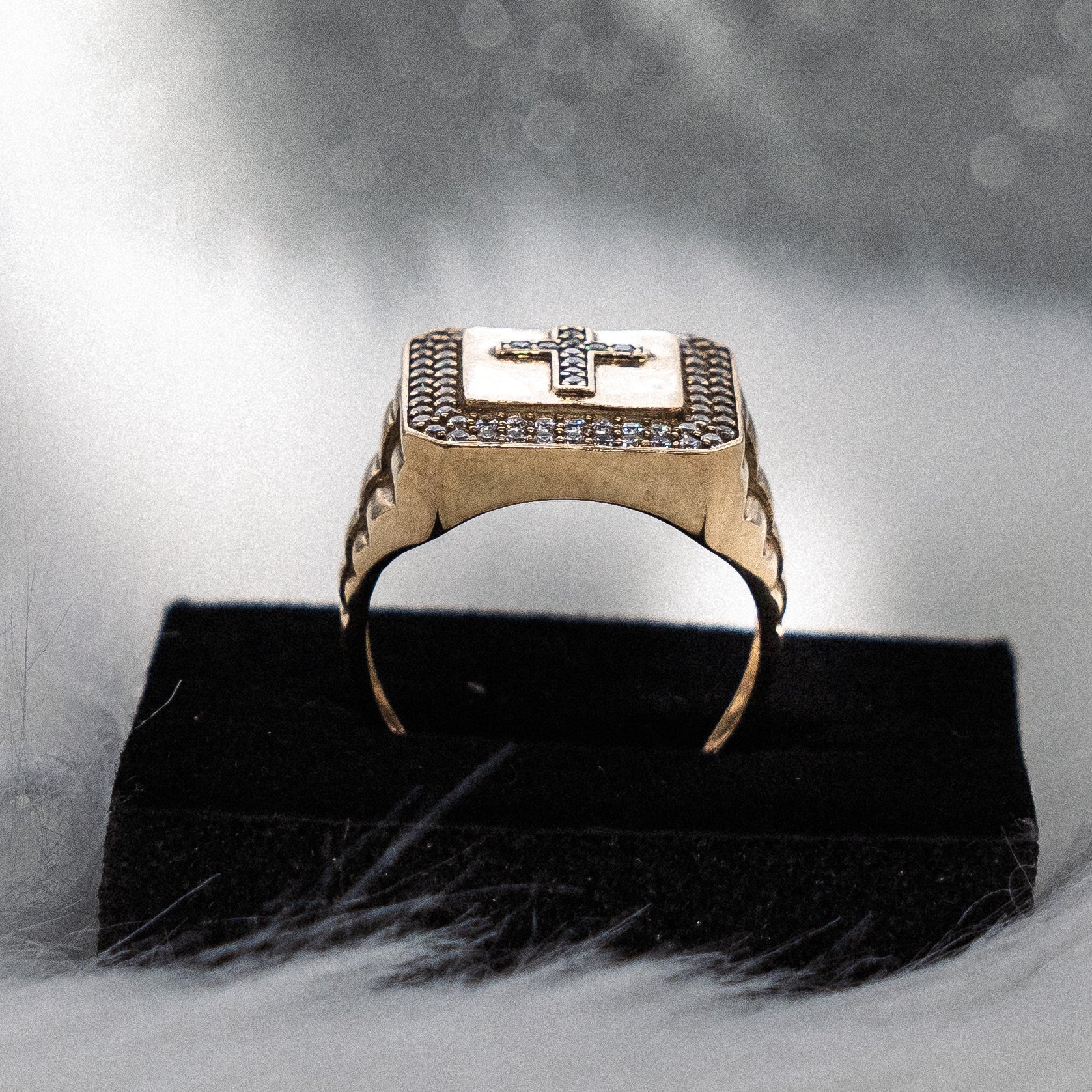 Square Cross Ring 10K Yellow Gold With Zirconia / 4.5gr / Size 9.5