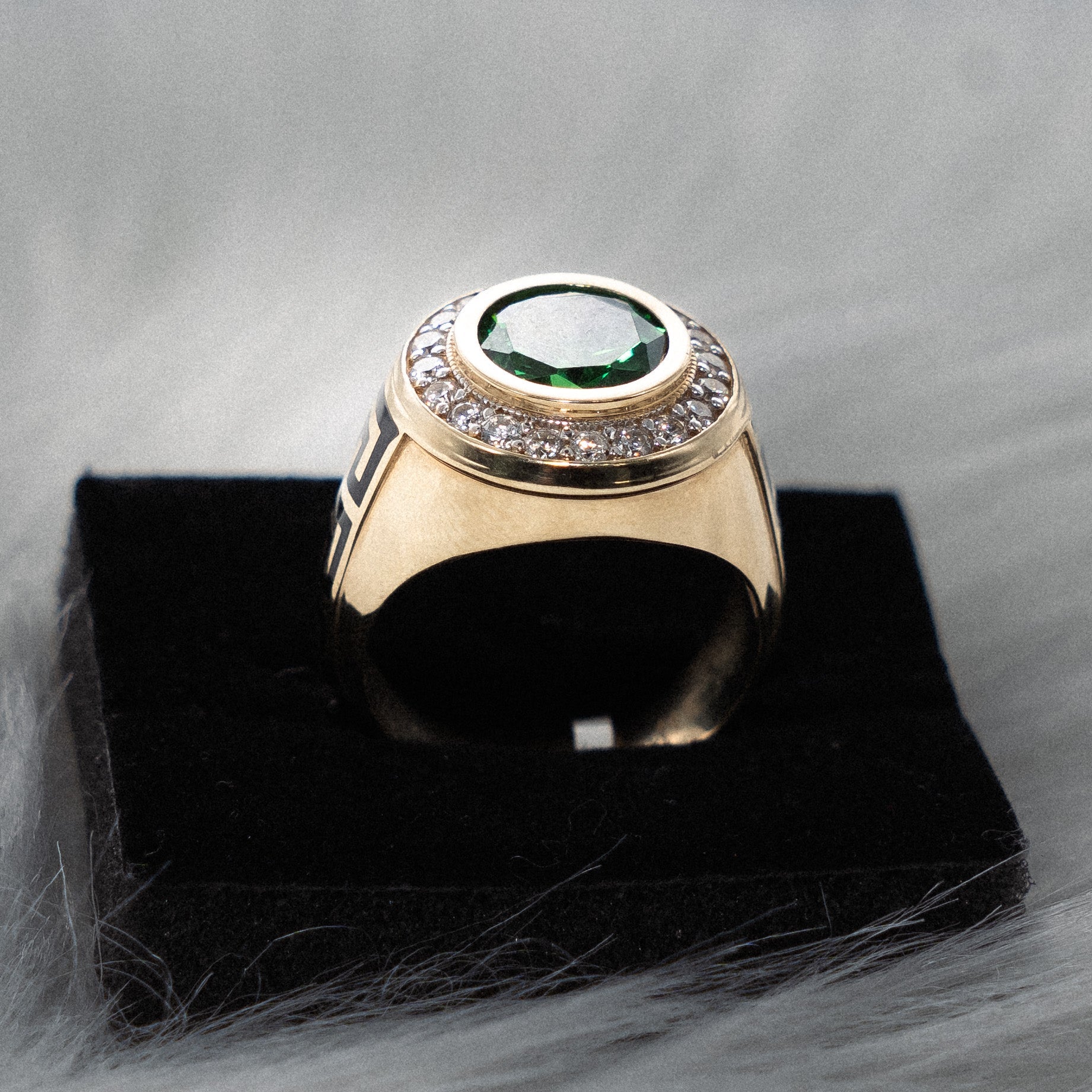 Green Stone Ring 14K Yellow Gold With Zirconia / 9.7gr / Size 10