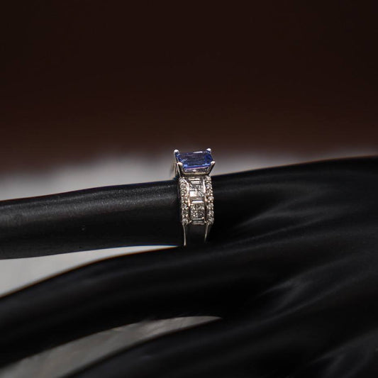 Tanzanite Ring 14K White Gold With Diamonds / 7.8gr / Size 7